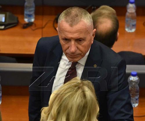 Kamberi: Serbia e ndalon me ligj përdorimin e flamurit kombëtar shqiptar