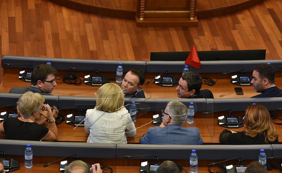 Hamiti: Qeveria e Vetëvendosjes po sundon kundërligjshëm si Qeveri e Kosovës