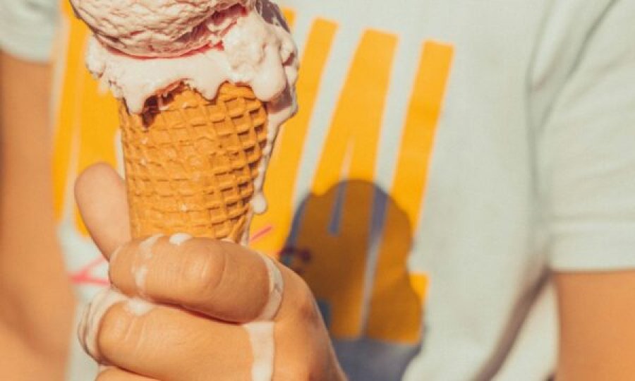 Shkencëtarët gjejnë një arsye befasuese pse njerëzit po konsumojnë gjithnjë e më shumë sheqer