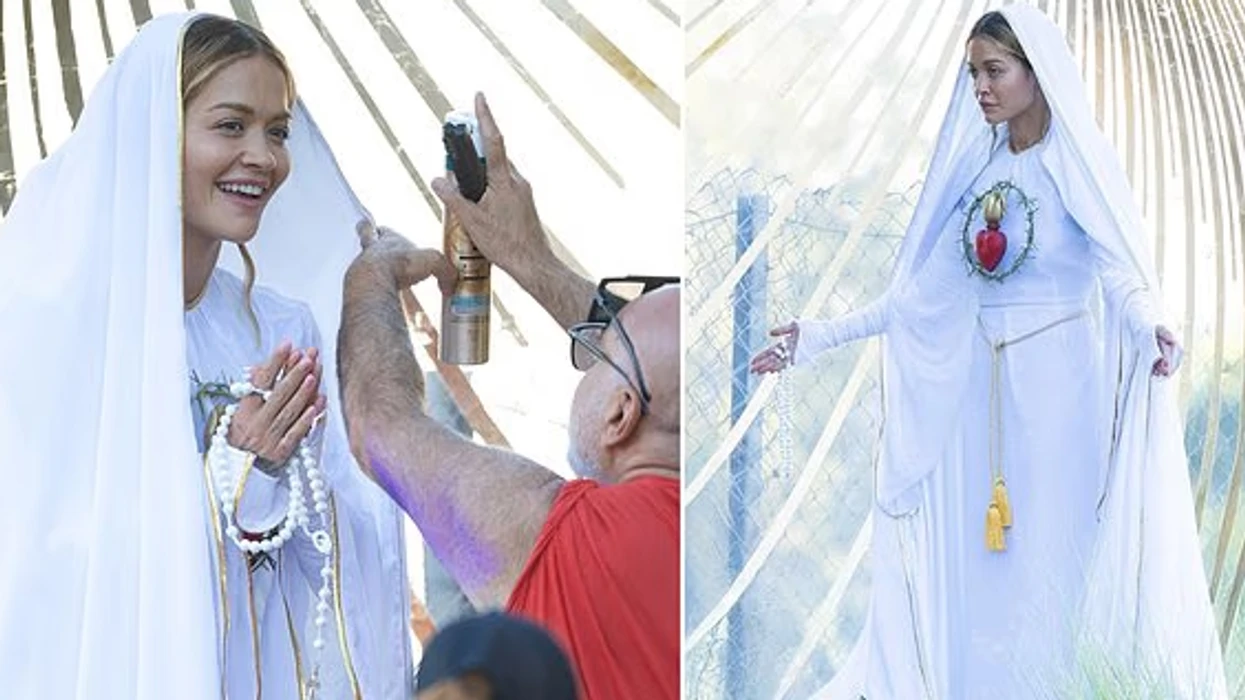Rita Ora shfaqet në disa poza kontroverse, shndërrohet në Virgjëreshën Mari për një set fotografik