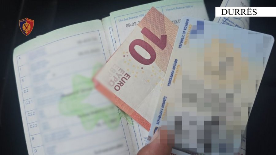 24-vjeçari nga Kosova dyshohet se tentoi t’i korruptojë policët në Durrës me 10 euro, procedohet penalisht