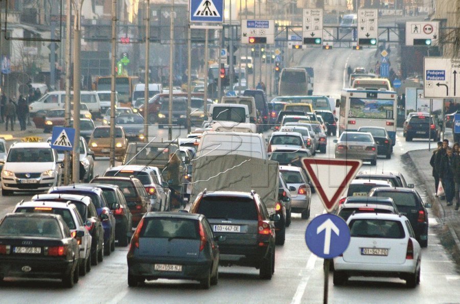 Trafiku, pastërtia dhe qentë endacakë rikthehen në fushatë në kryeqytet