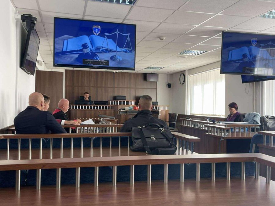 Shtyhet seanca ndaj Sllavko Simiqit