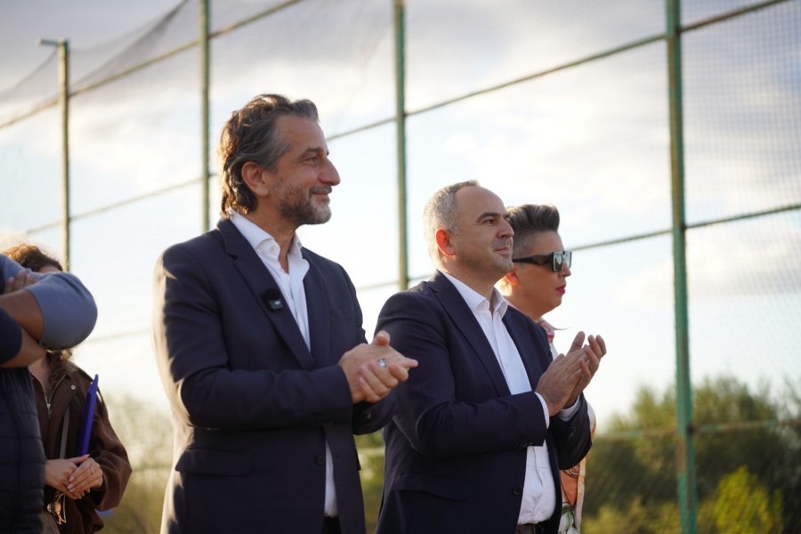 Për herë të parë klubi i vajzave bëhet me fushë të futbollit, Përparim Rama bën dorëzimin e terrenit