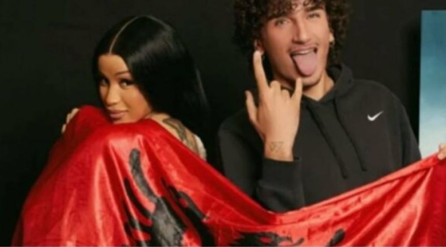 Cardi B shfaqet me flamurin shqiptar, çfarë po paralajmëron?