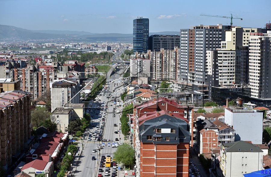 AKB: Kosova po mbulohet me beton, por po zbrazet nga njerëzit