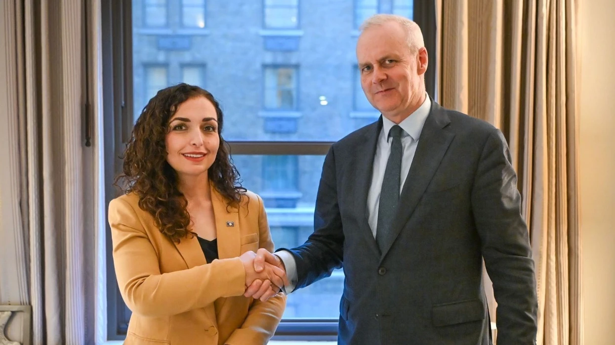 Osmani takon ndihmëssekretarin e NATO-s: Ritheksova përkushtimin e Kosovës për anëtarësim