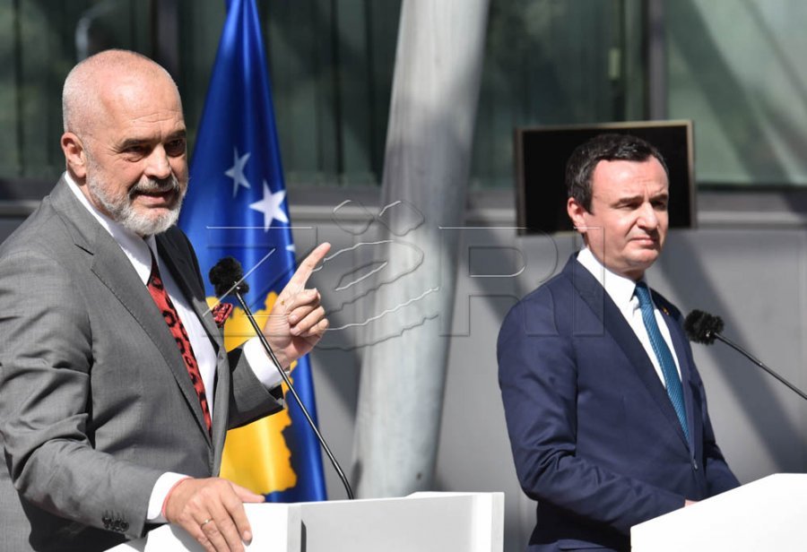 Edi Rama: Institucionet e Kosovës bënë pak për katërshen e UÇK-së