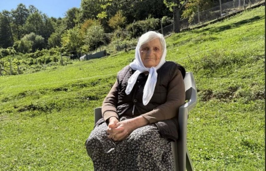 Mbyllja e kufirit midis Shqipërisë dhe Kosovës e ndau vajzën 5-vjeçare nga nëna e saj, historia e takimit pas 42 vjetësh