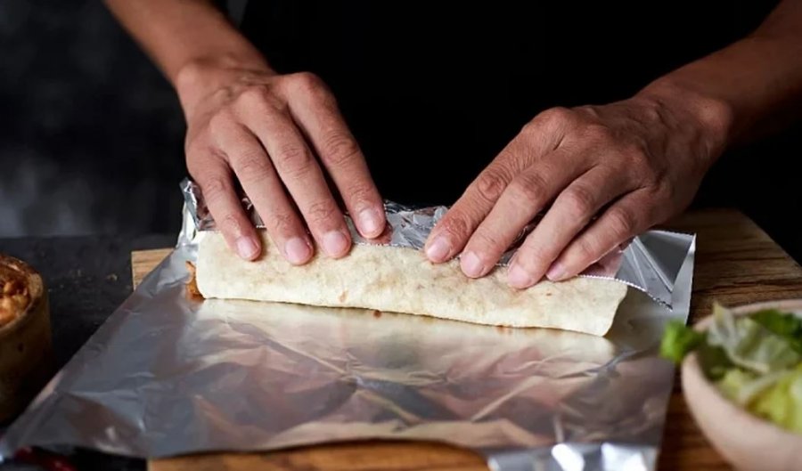 A duhet të ruani ushqimet e mbetura në letër alumini?