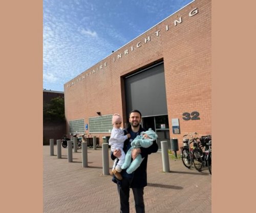 Altin Krasniqi bashkë me dy fëmijët e tij, feston ditëlindjen pranë babait në Hagë