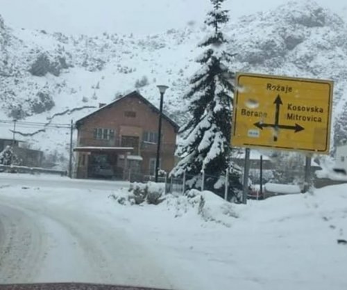 Reshjet e borës bllokojnë qarkullimin për kamionë në rrugën Pejë–Kullë–Rozhajë