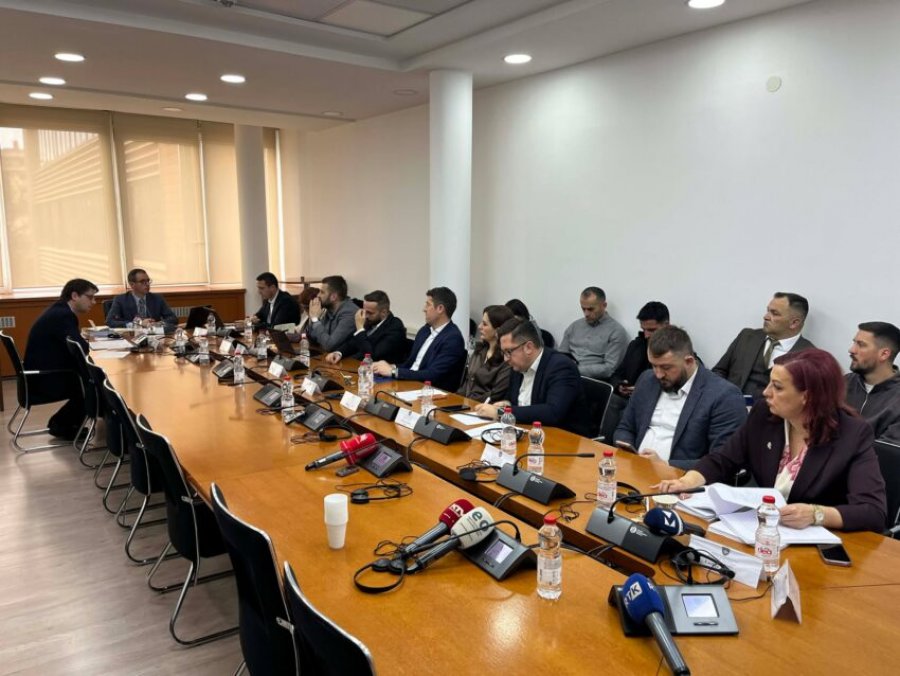 Komisioni për Buxhet miraton projektligjin për marrëveshjen e kredisë për sektorin financiar, kundërshtohet nga PDK-ja