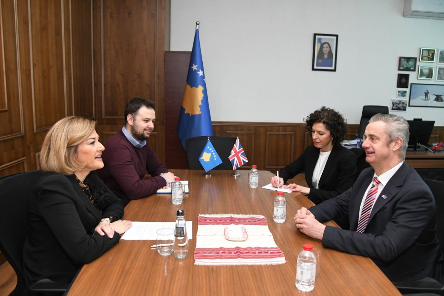 Kusari-Lila takon ambasadorin Hargreaves, flasin për forcimin e partneritetit me Mbretërinë e Bashkuar për zhvillim dhe investime