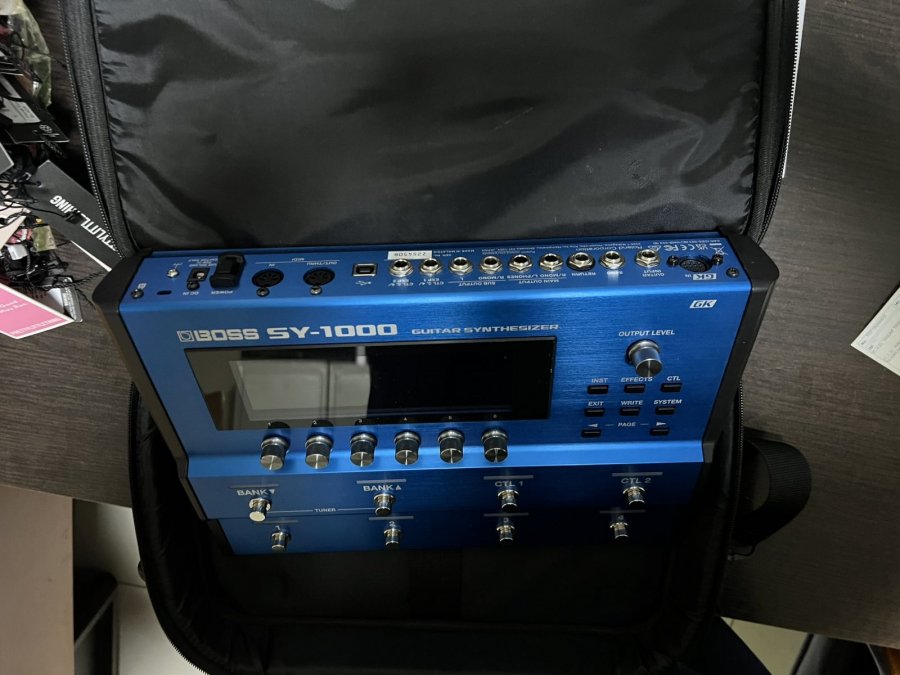 Dogana sekuestron mallra të padeklaruara në një automjet në Vërmicë