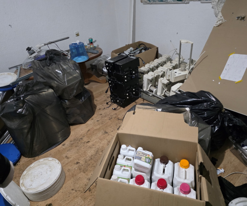 Zbulohet laborator droge në një shtëpi në Prizren, arrestohen dy persona