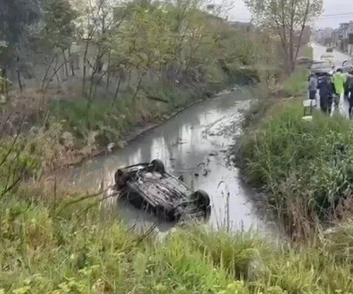 Durrës, 24-vjeçarja humb kontrollin e mjetit dhe përfundon në kanal