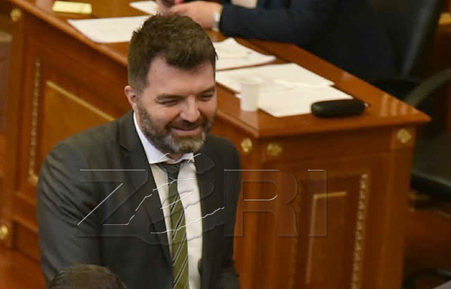 Sadiku propozon që paga e 13-të e deputetëve të dhurohet për fëmijët që kanë nevojë