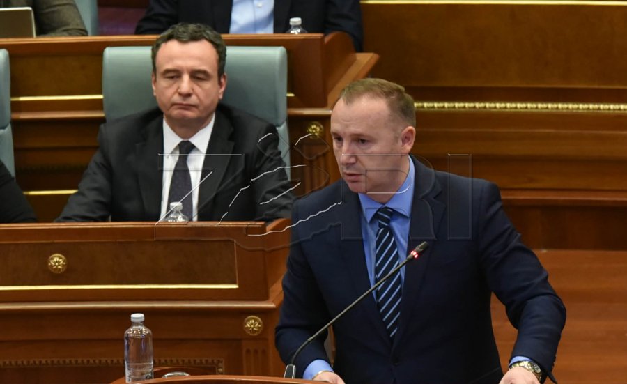 “Je në listën e zezë për ndërhyrje në pavarësinë e mediave”, i drejtohet Zemaj Kurtit