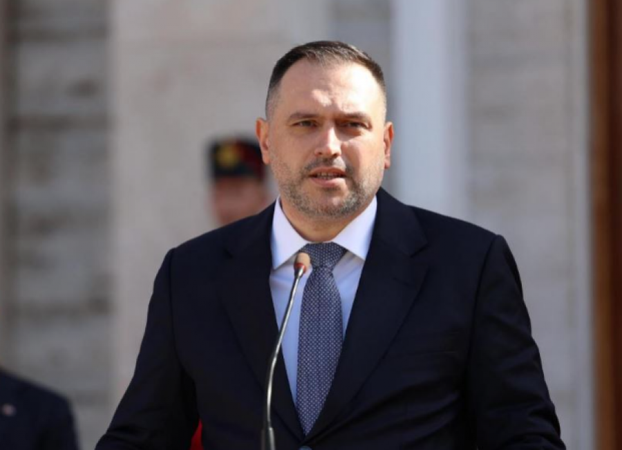 Pas alarmit për Iranin, ministri shqiptar i Mbrojtjes: Qytetarët të jenë të qetë, s’ka vend për panik