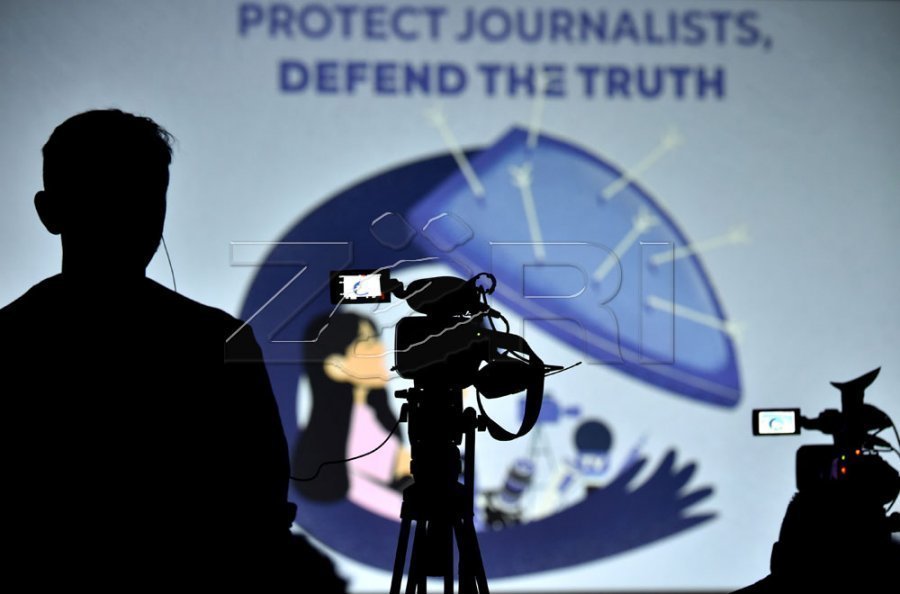 AGK-ja reagon ashpër ndaj avokatit Besnik Berisha për pengim të gazetarëve në seancë