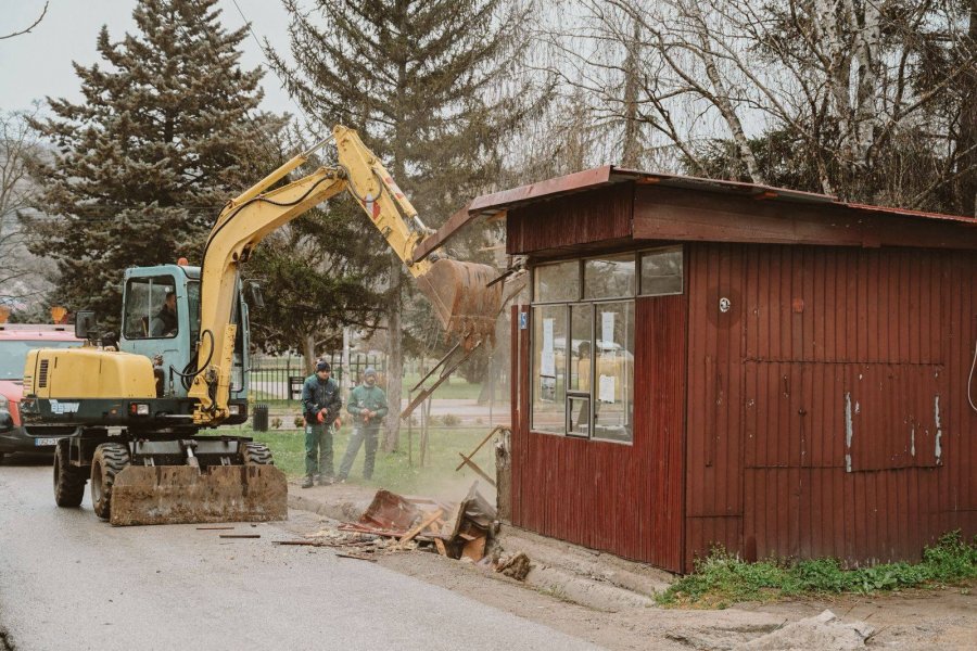 Kamenica nis aksionin për lirimin e hapësirave publike, identifikohen mbi 80 objekte pa leje