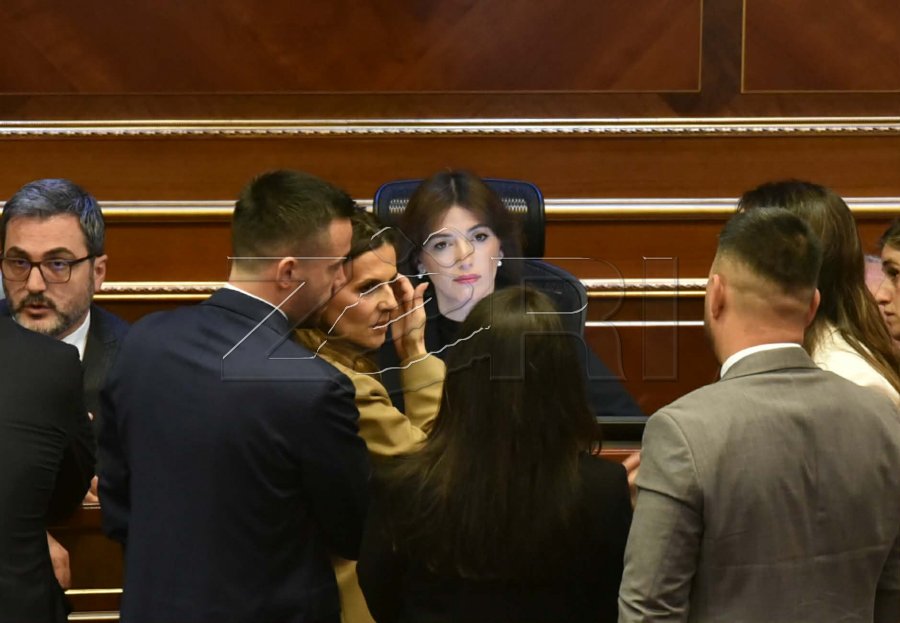 Renditja si pikë e rendit të ditës të draft-rezolutës së PDK-së, grupet parlamentare konsultohen me Haxhiun