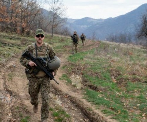 Ushtarët letonë të KFOR-it patrullojnë përgjatë kufirit Kosovë - Serbi