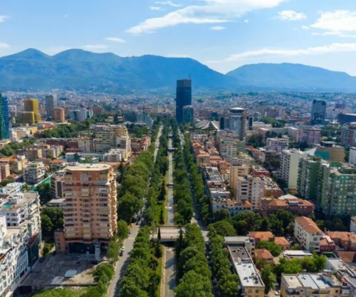 Gazeta britanike “Express”: Tirana, një udhëtim mes kulturës autentike dhe historisë së pasur