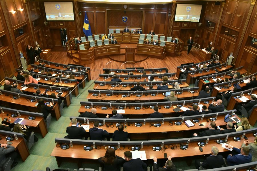 Nis seanca e jashtëzakonshme për rritjen e çmimeve të naftës