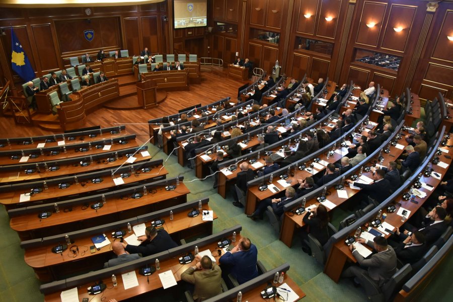 Ky është deputeti që refuzoi pagën e 13-të