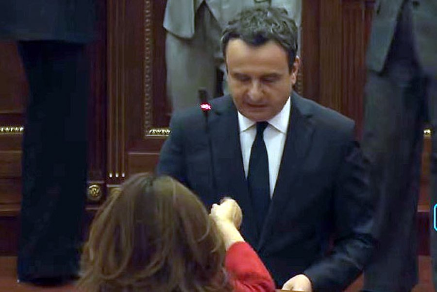 Musliu ia kap mikrofonin Albin Kurtit, nuk e lejon ta vazhdojë fjalën në foltore