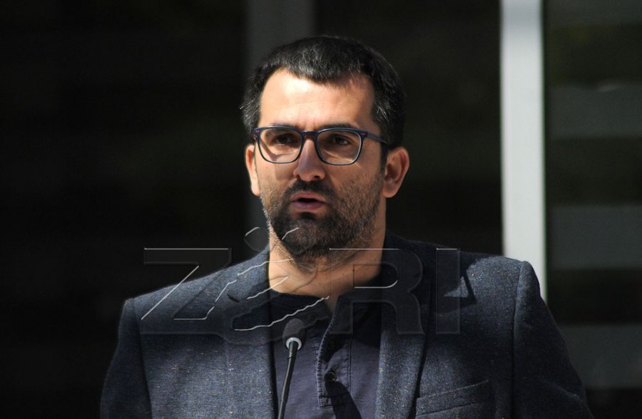 Shkëlzen Gashi flet për ekspozitën, reagimet dhe bastisjen e shtëpisë së tij