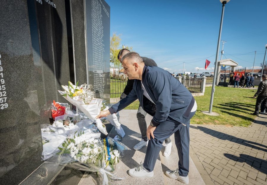 Bekim Jashari përkujton 98 civilët e vrarë në Masakrën e Rezallës