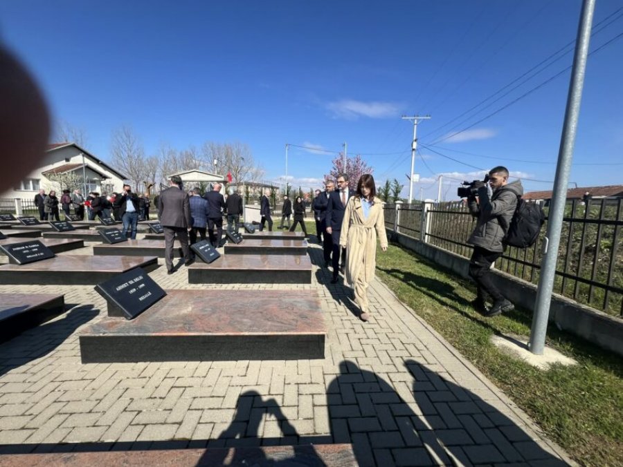 Haxhiu bën homazhe në nderim të 98 viktimave të Masakrës së Rezallës