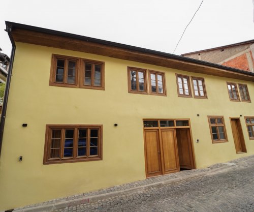 Përfundon restaurimi i hanit të familjes Zajmi në Prizren