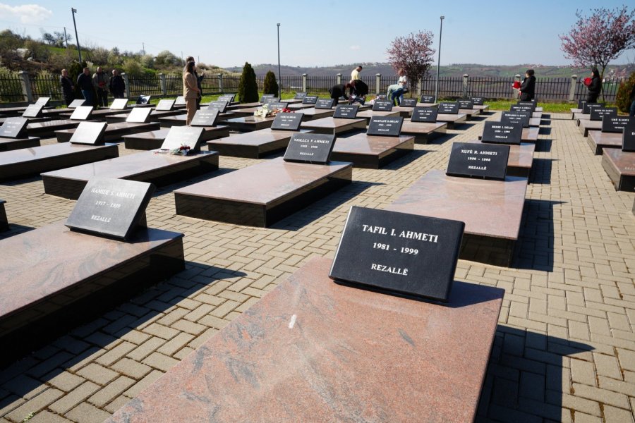 Haxhiu pas homazheve në Rezallë: Krimet e Serbisë nuk do të harrohen kurrë