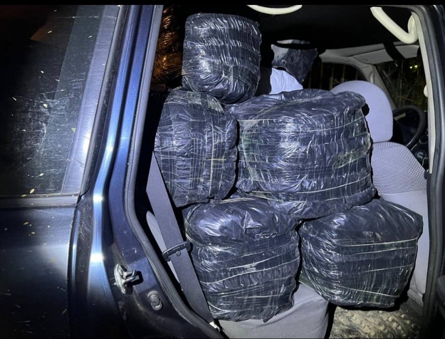 Parandalohet kontrabanda me veshmbathje në veri, policia gjen edhe radiolidhje