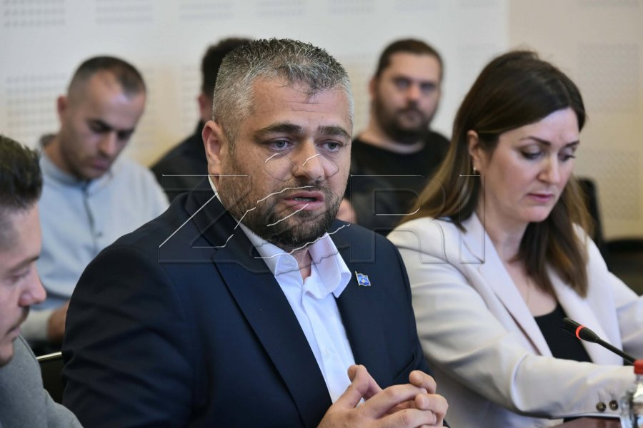 Hoti flet për ekspozitën në shesh që ngjalli reagime: Nuk ishte në përgjegjësinë time