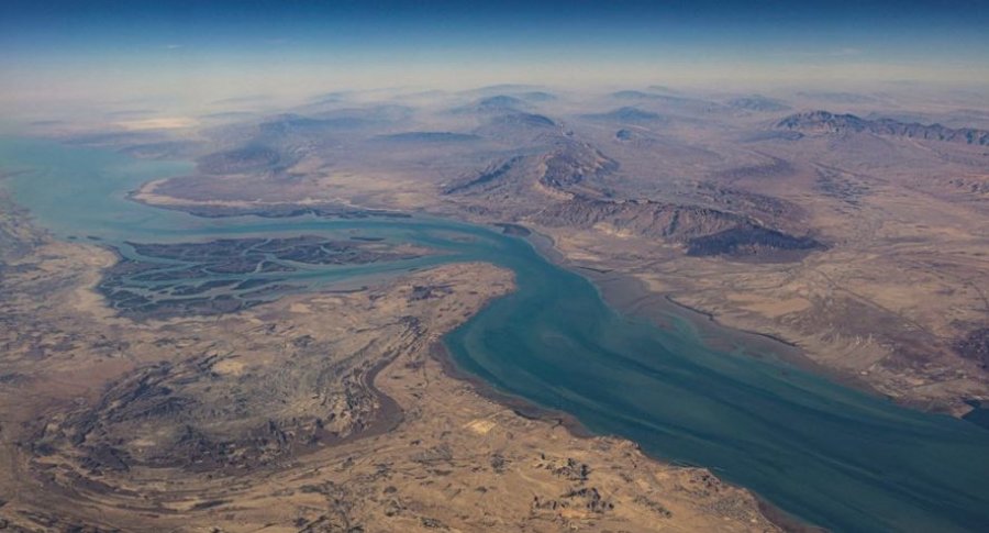 Armëpushimi dyjavor SHBA - Iran, anijet e para kalojnë në ngushticën e Hormuzit