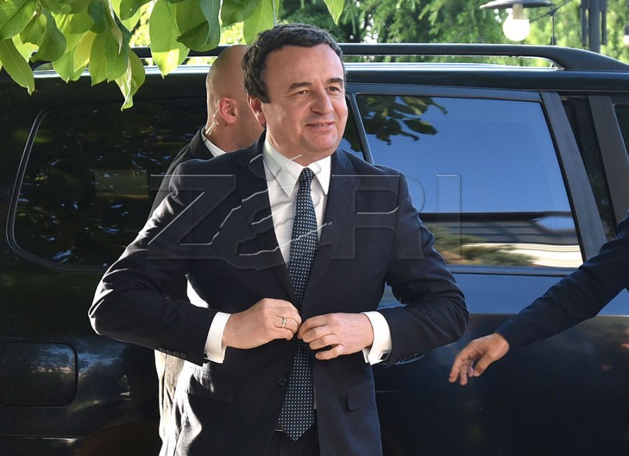 Kurti udhëton për në Londër, Mihali njofton për një diskutim atje për “shtetformimin ekonomik dhe stabilitetin global”