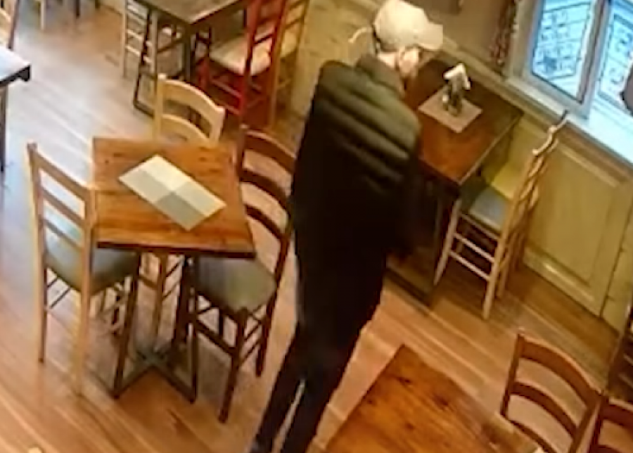 Një person në Tiranë hidhet nga kati i dytë i restorantit për të mos paguar faturën