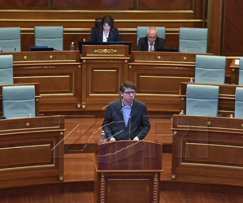 Ministri Murati inkurajon sektorin privat të japë pagën e 13-të: Mund të rregullohet edhe me ligj