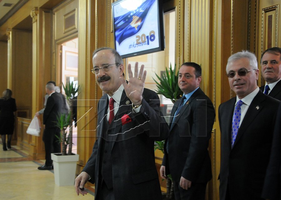 Ndahet nga jeta miku i Kosovës, ish-kongresmeni amerikan Eliot Engel