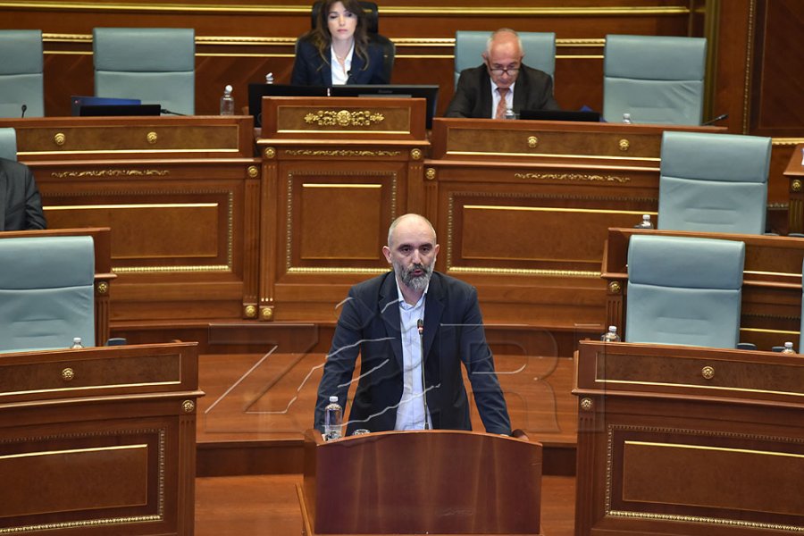 Abrashi i drejtohet Rrahmanit: Operatorët ekonomikë që po u qesin haraç bizneseve të vogla janë financuesit e PDK-së