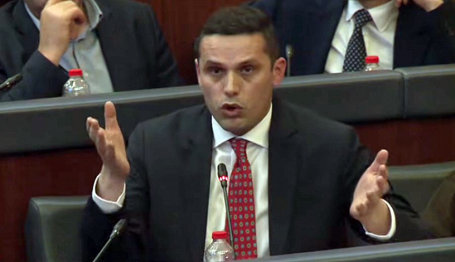 Gruda i reagon Abrashit: S’jemi në rrugë, ti a qet sehire këtu apo qeveris?