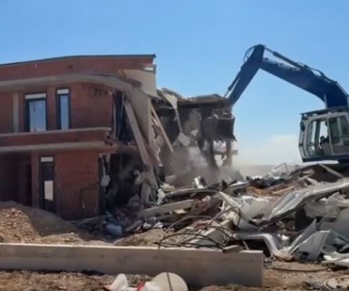 Rama publikon pamje nga rrënimi i objekteve pa leje në Hajvali, paralajmëron veprime të mëtejshme