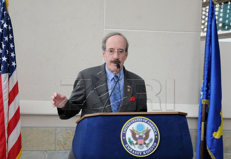 Gazetari shqiptar që vepron në Amerikë: Kjo ishte historia me Kosovën që Eliot Engel e tregonte shumë shpesh