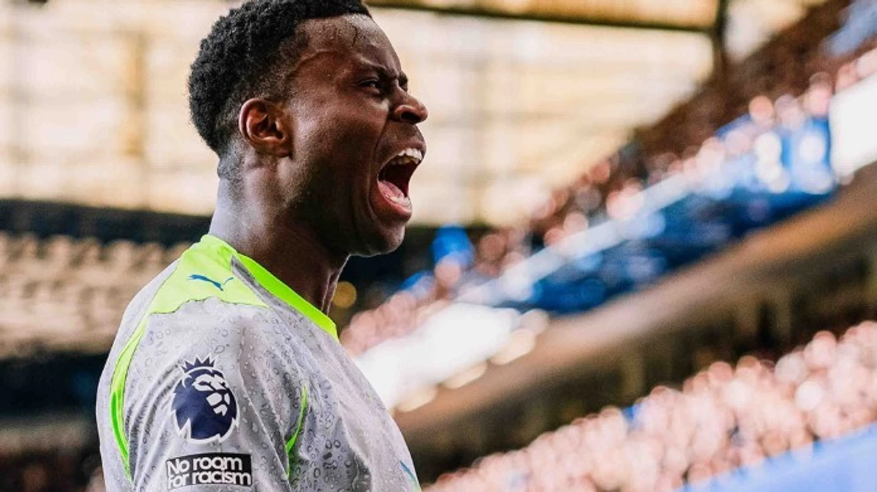 Manchester City triumfon bindshëm ndaj Chelseat, rikthen fuqishëm garën e titullit në Premierligë