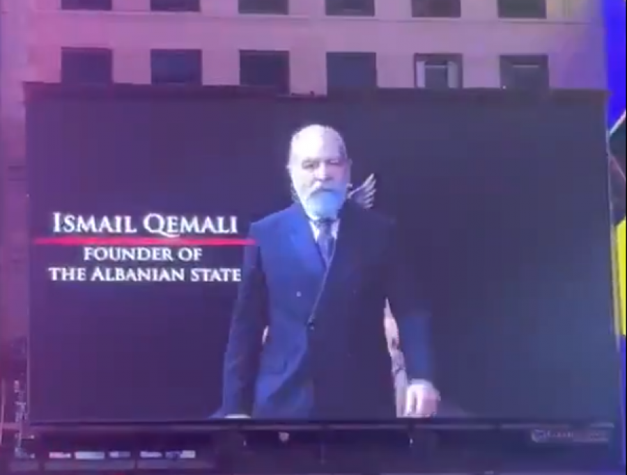 Ismail Qemali e Nënë Tereza shfaqen në sheshin më të famshëm në botë 